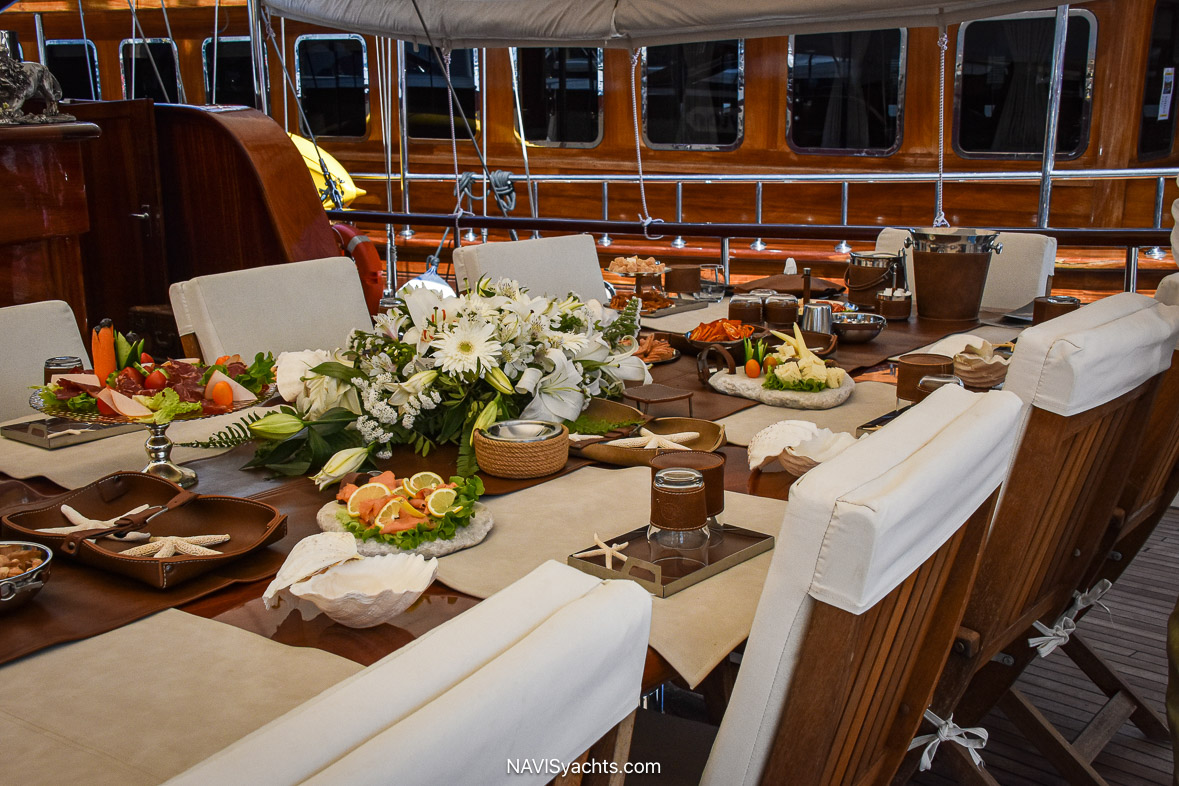 S/Y Babilon motorsailer with wooden interior