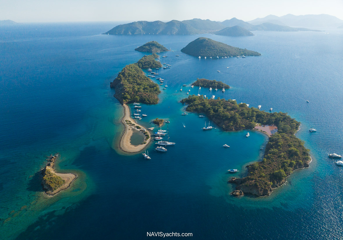 ScicSailing traditional gulet yacht sailing along Turkey’s Aegean coast, combining elegance, impeccable cuisine, and warm hospitality.